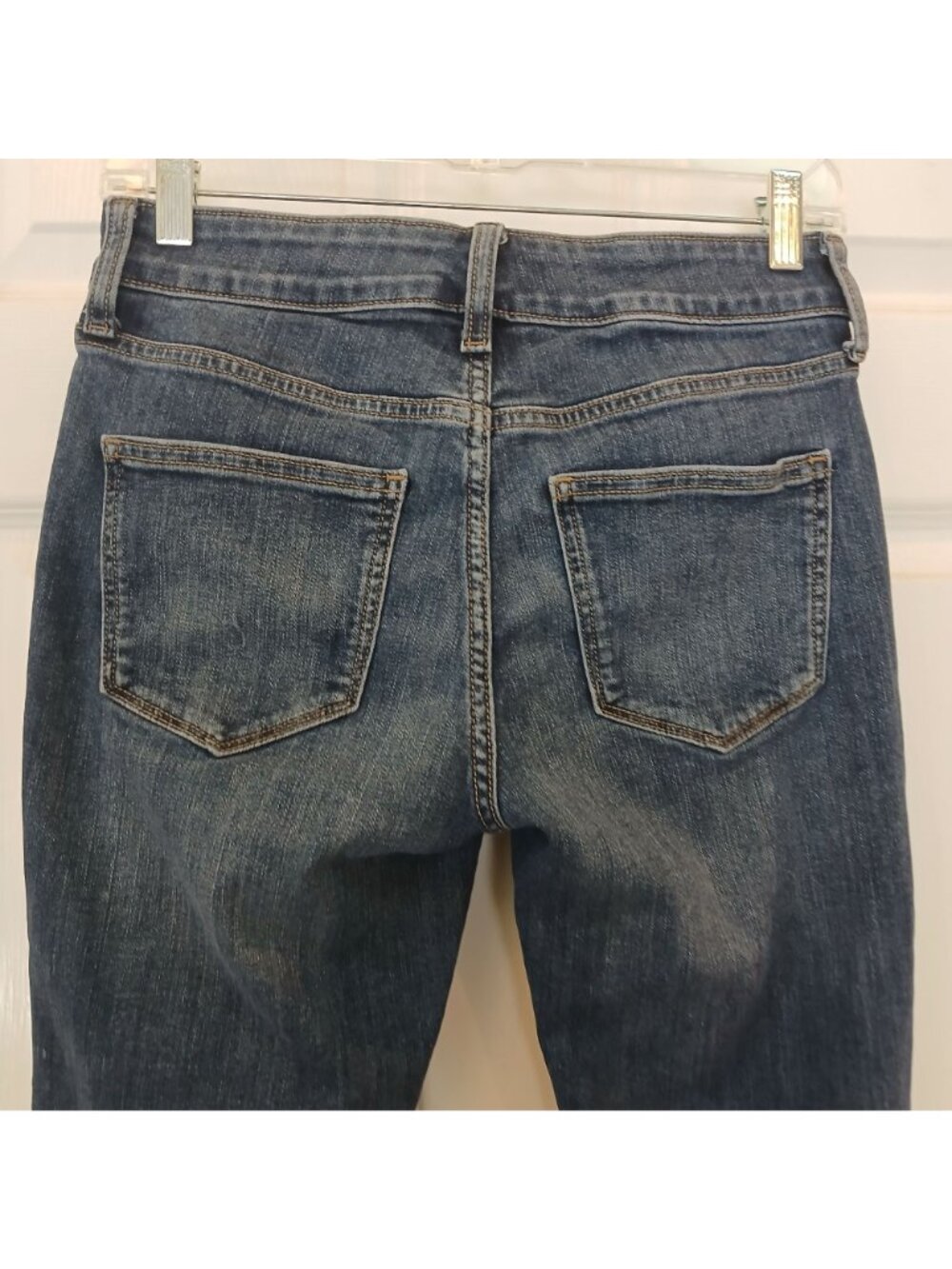 St Johns Bay Womens 2P Petite Capri Jeans Medium Wash Denim 5-Pocket Design #D46 - Picture 10 of 11